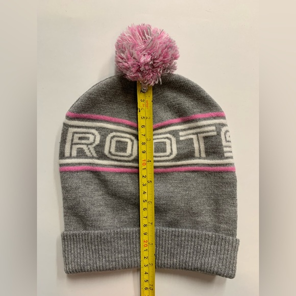 Roots grey pink hat with Pom Pom cuffed hem knit - Picture 3 of 8